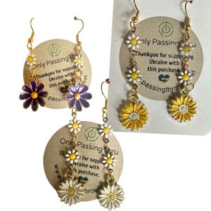 #SupportUkraine Dainty earrings with delicate daisies