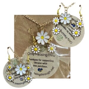 #SupportUkraine Delicate set with white daisies