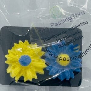 Stud earrings in the form of flowers