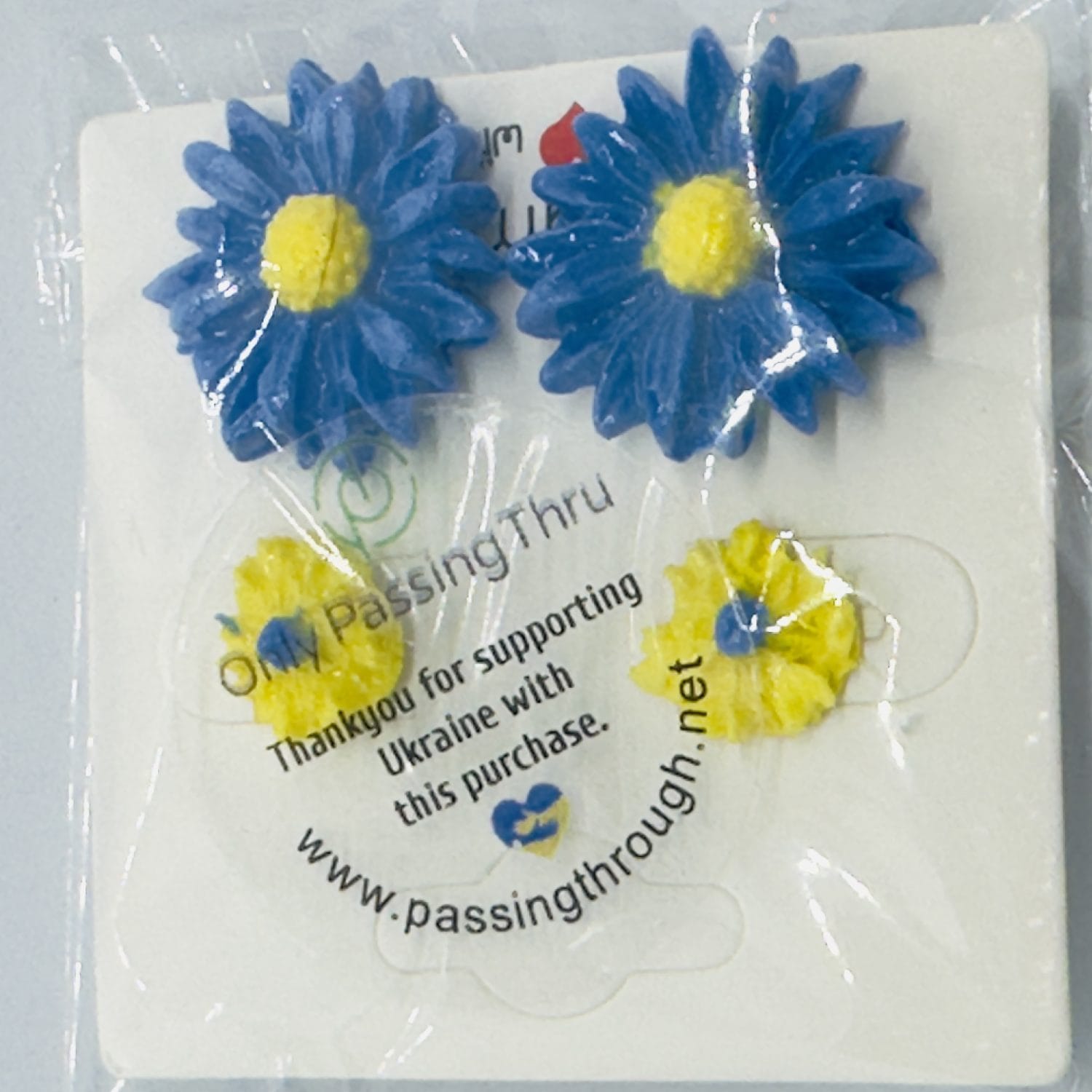 handmade-earrings-with-colorful-flowers