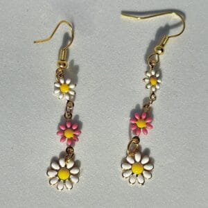 Handmade earrings with white and pink daisies