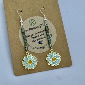 Handmade beaded daisy earrings-1