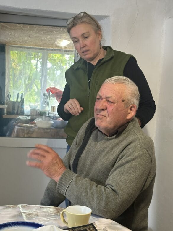 img_8751 doctor examining an old man